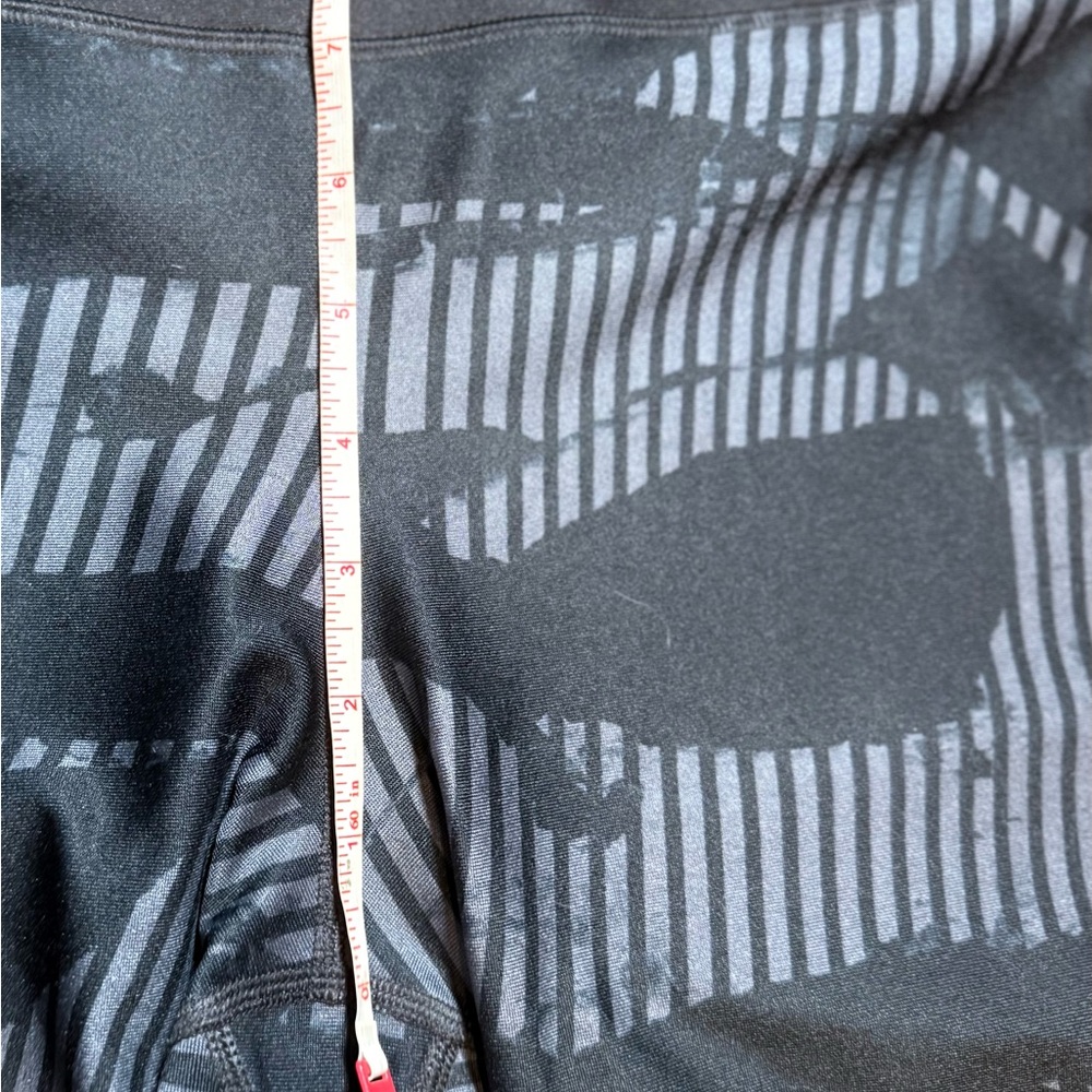Under Armour Cropped Black Leggings, Coral Logo Stripe. Grey pattern, XL, EUC - Picture 7 of 8